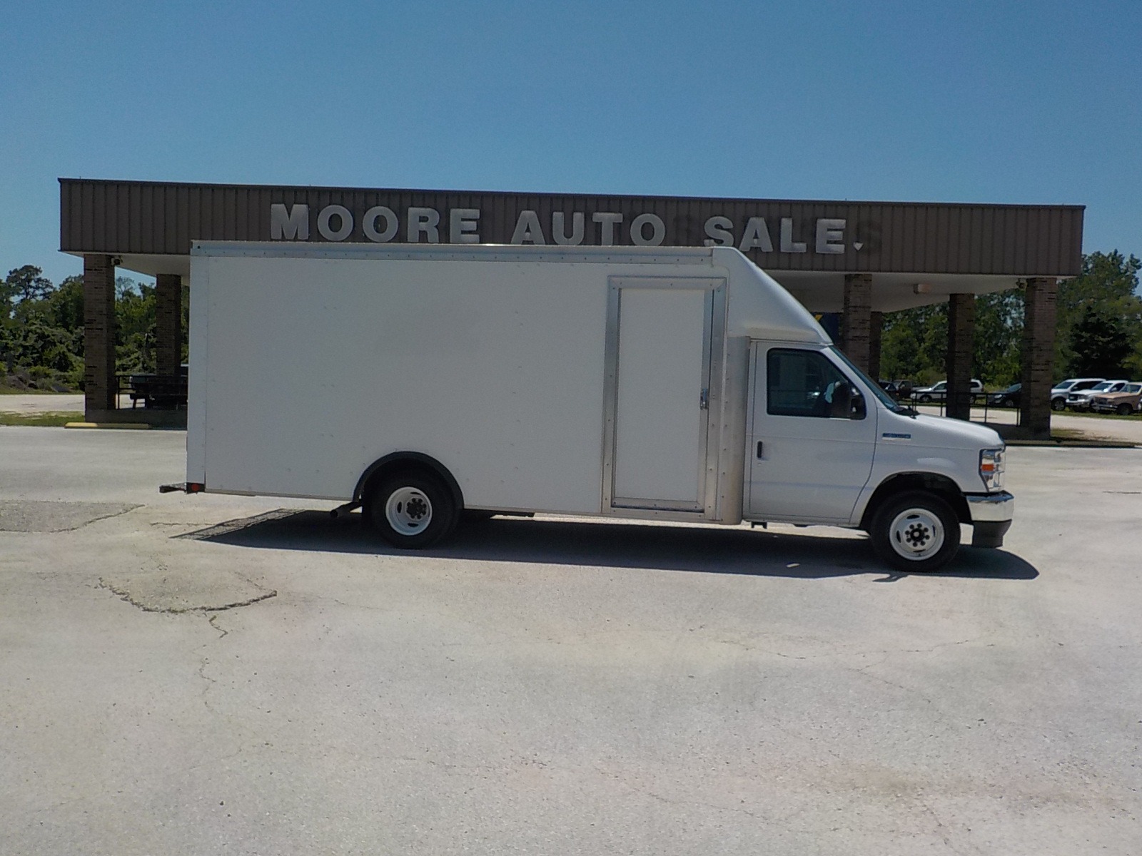 photo of 2022 Ford Econoline E-350 Super Duty